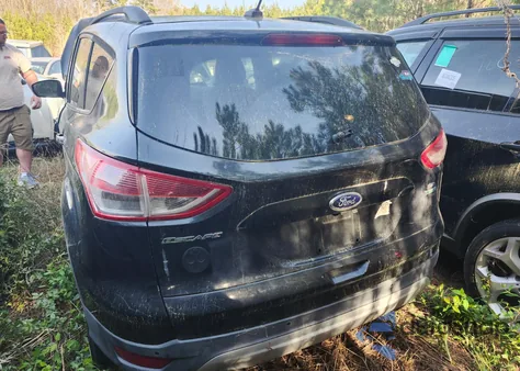 2014 Ford Escape Se z USA, uszkodzony, nr VIN 1FMCU9G98EUD59893